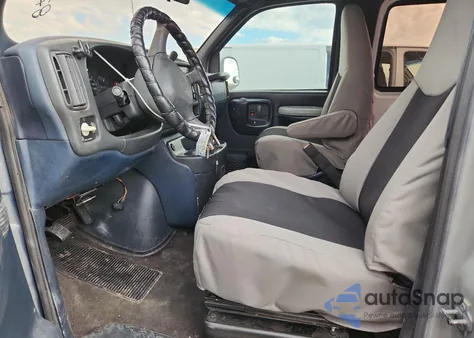 2000 Chevrolet Express G1500 из США, поврежденный, VIN 1GNFG15R4Y1142450